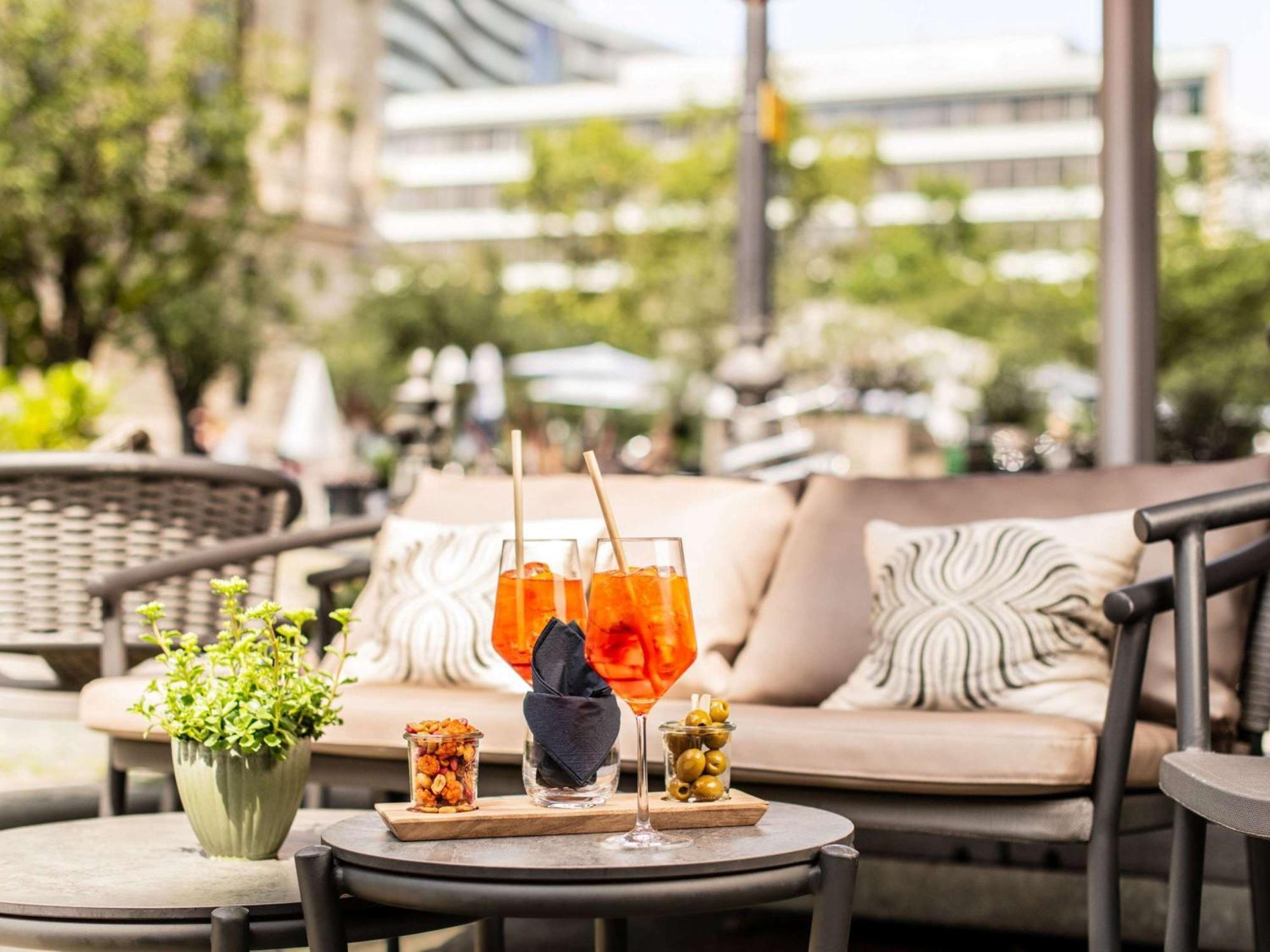 Sofitel Frankfurt Opera Hotel Frankfurt am Main Luaran gambar The Terrace at the Hotel