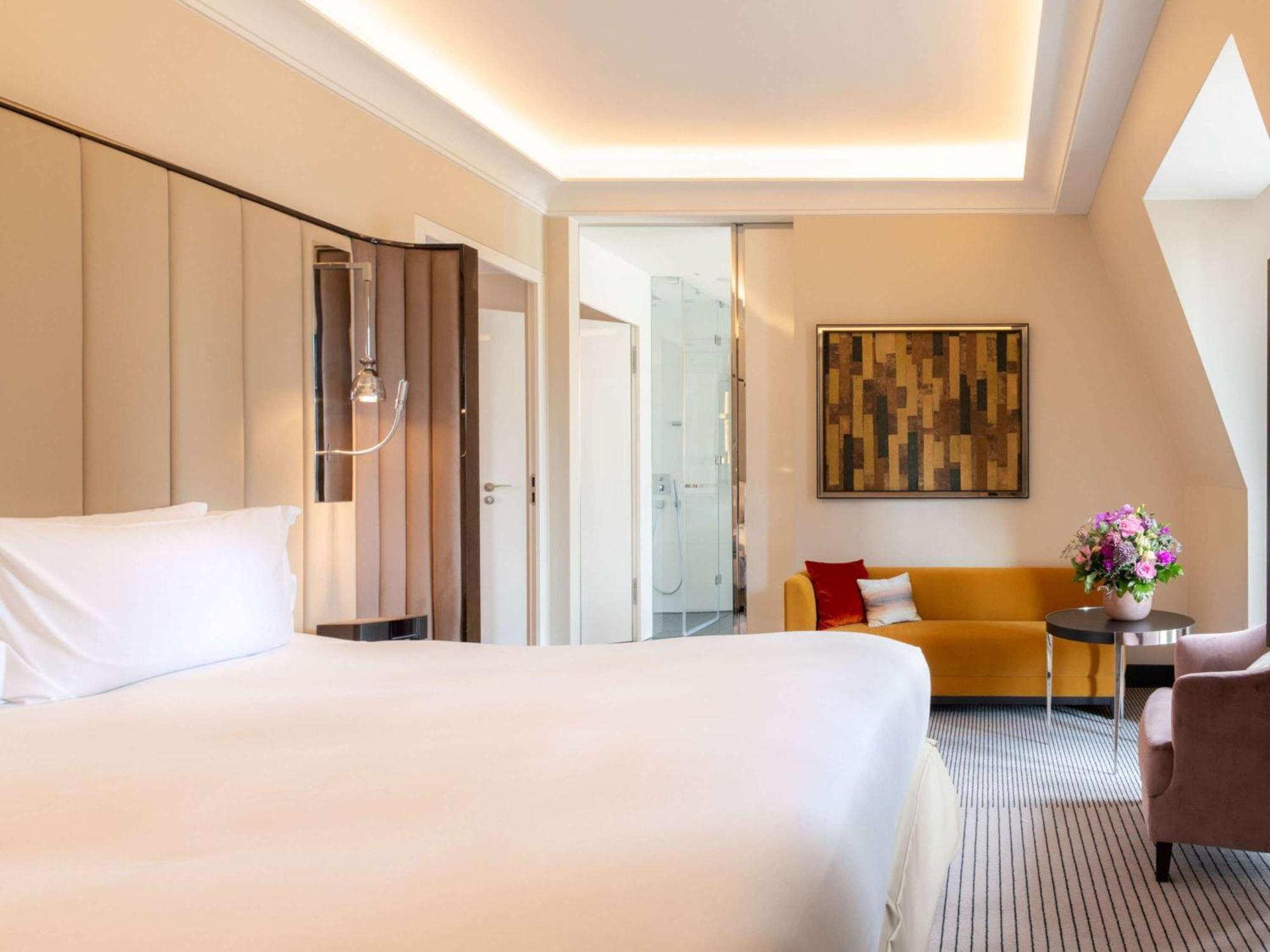 Sofitel Frankfurt Opera Hotel Frankfurt am Main Luaran gambar A room at the hotel