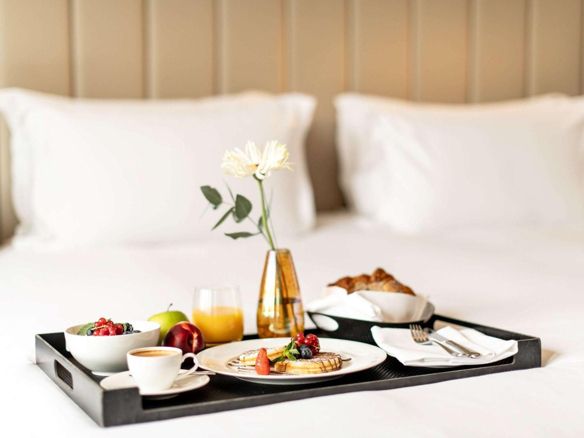 Sofitel Frankfurt Opera Hotel Frankfurt am Main Luaran gambar Room service