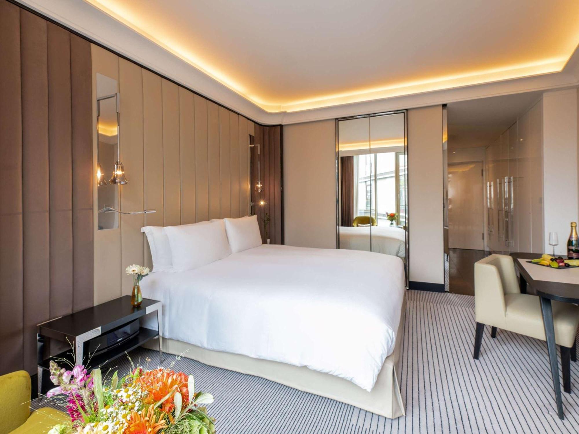 Sofitel Frankfurt Opera Hotel Frankfurt am Main Luaran gambar A suite at the hotel