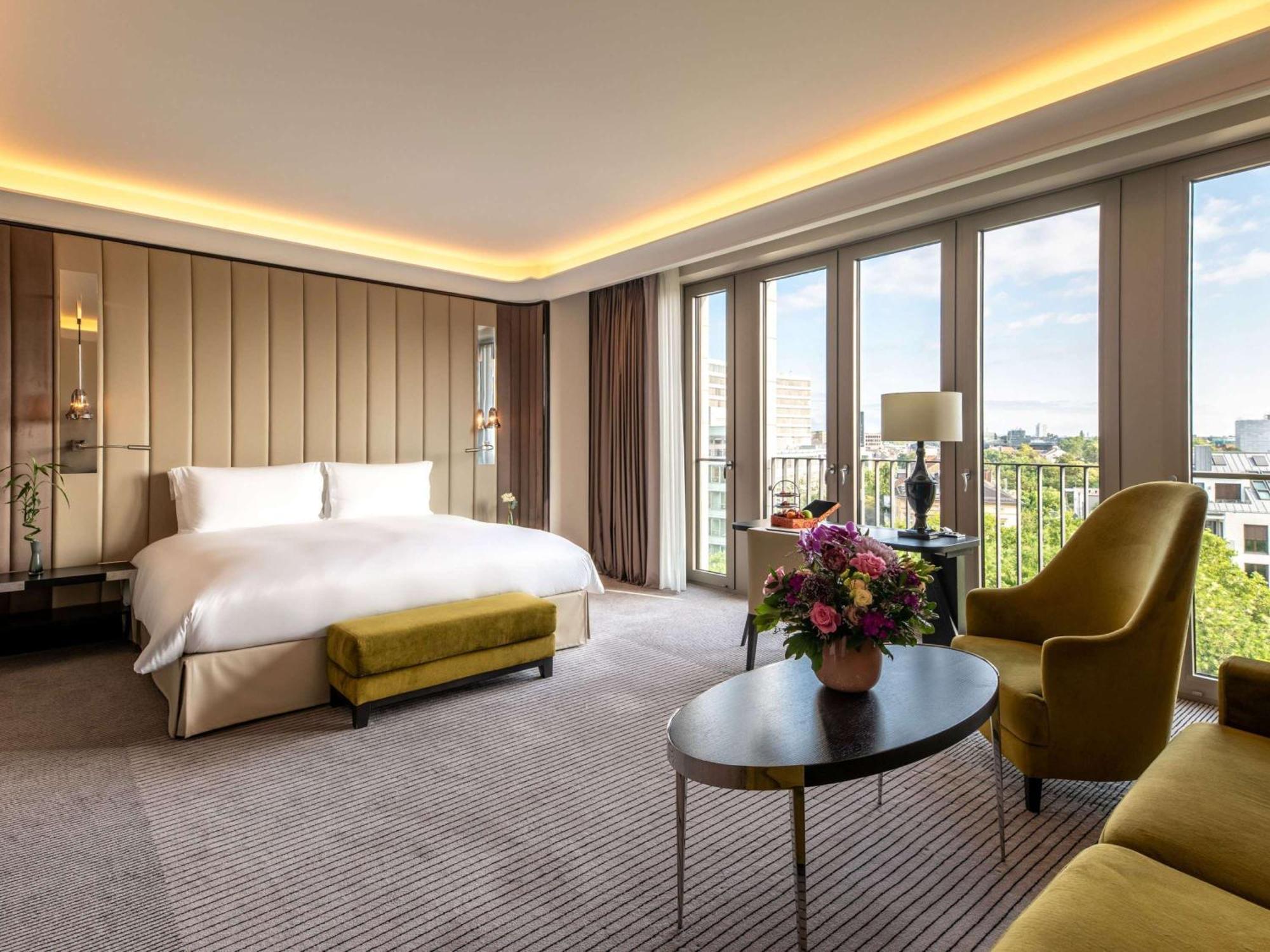 Sofitel Frankfurt Opera Hotel Frankfurt am Main Luaran gambar A suite at the InterContinental Paris Le Grand