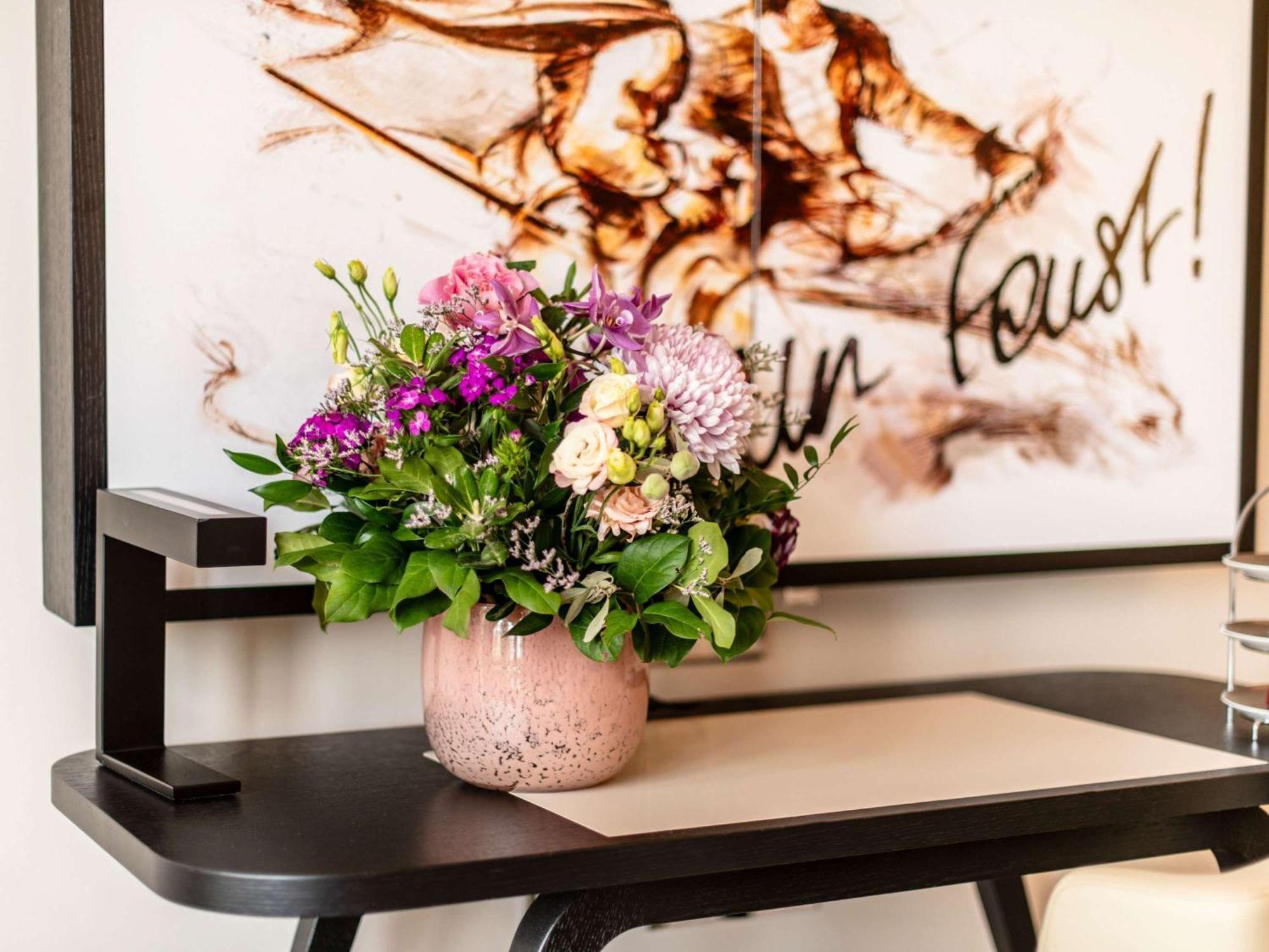 Sofitel Frankfurt Opera Hotel Frankfurt am Main Luaran gambar A bouquet of flowers